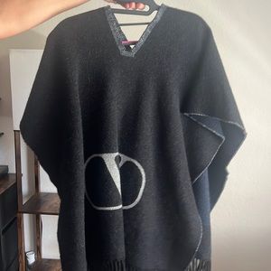 Valentino Garavani
Poncho